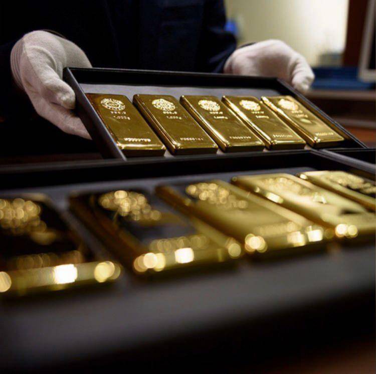 Как вложить деньги в золото в 2021 году?