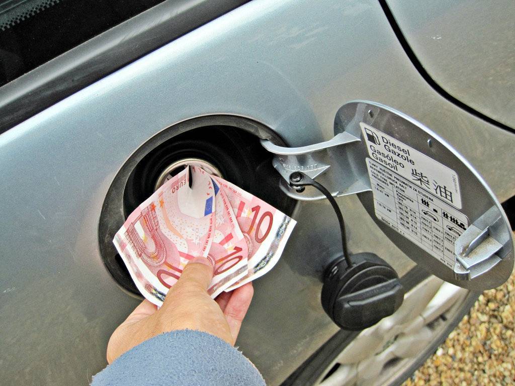 Эковождение: 7 способов сэкономить до 40% бензина, просто изменив стиль езды