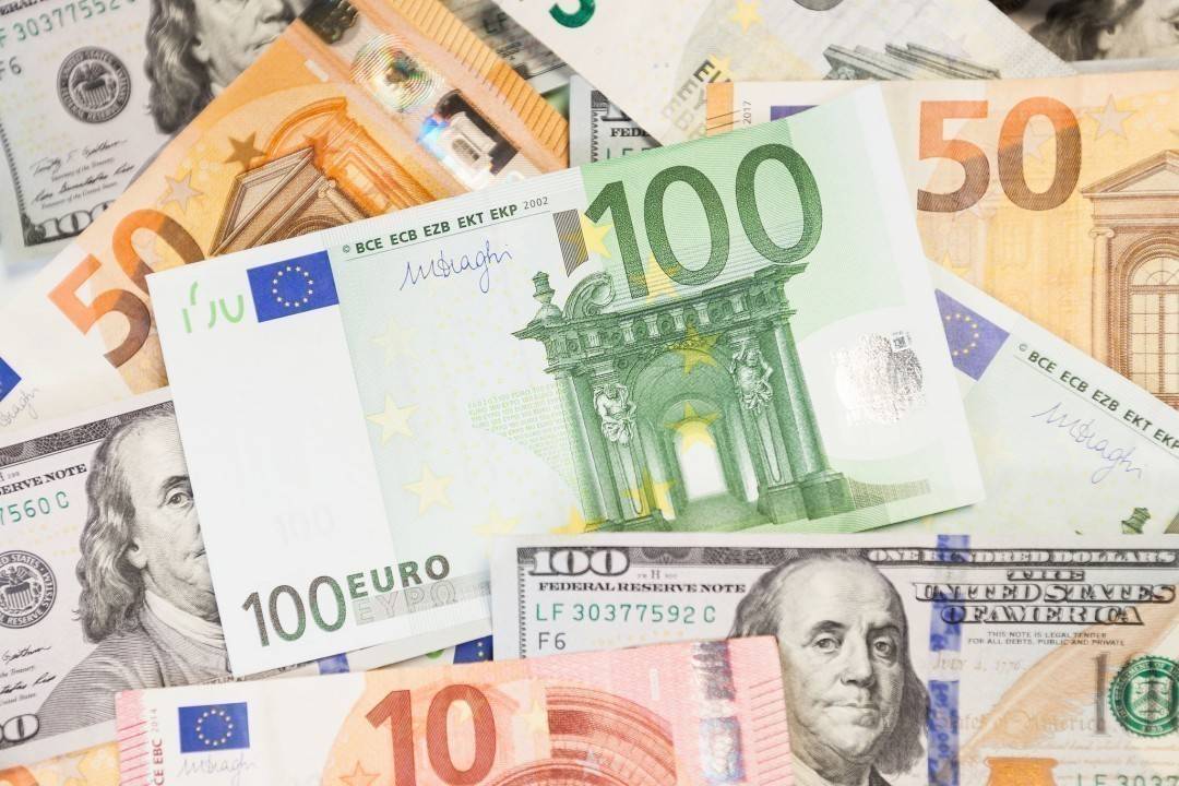 Какая валюта в турции для туристов в 2021 году самая выгодная — доллары или евро