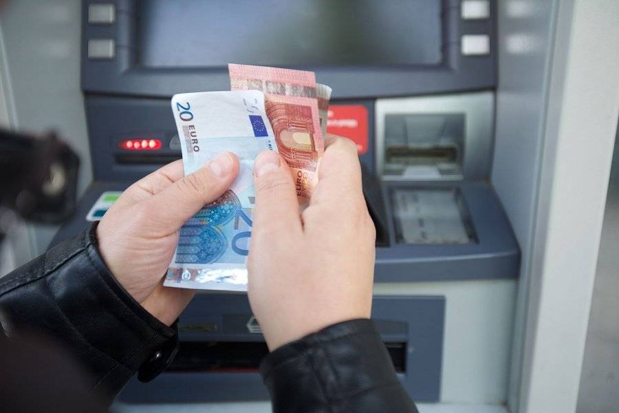 Можно ли снять доллары в банкомате альфа-банка