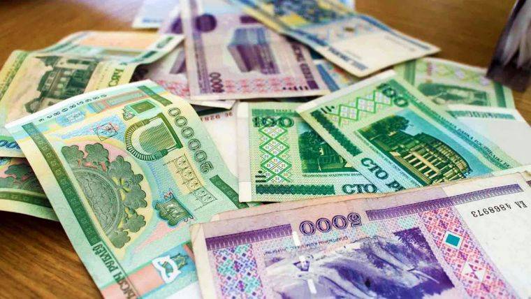 «безопасных способов хранить деньги в беларуси сейчас нет». эксперт о том, что происходит с экономикой в стране и как это отразится на всех нас