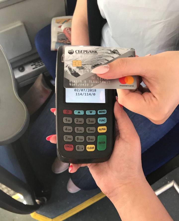 Как расплачиваться банковской картой в магазине