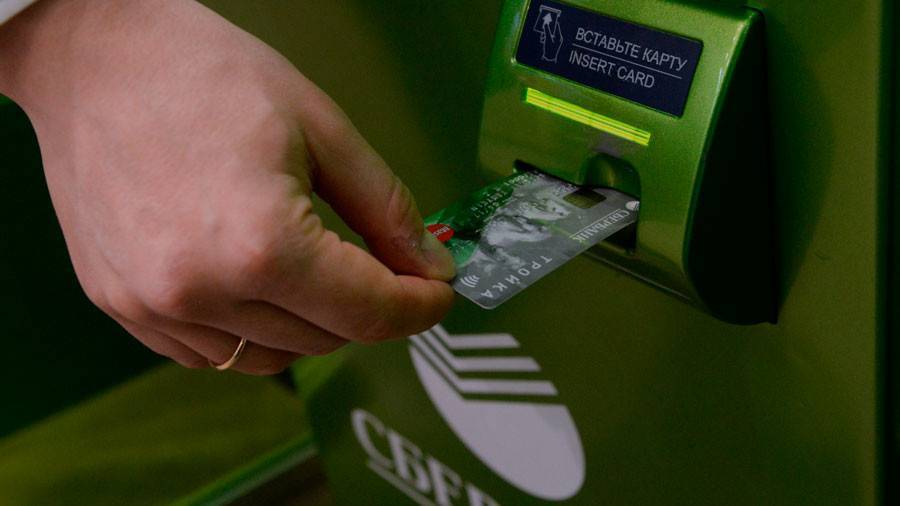 Как вставлять карту в банкомат сбербанка: инструкция для карт мир, молодежная и мастеркард
