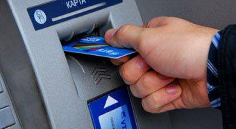 Как вставлять карту в банкомат Сбербанка