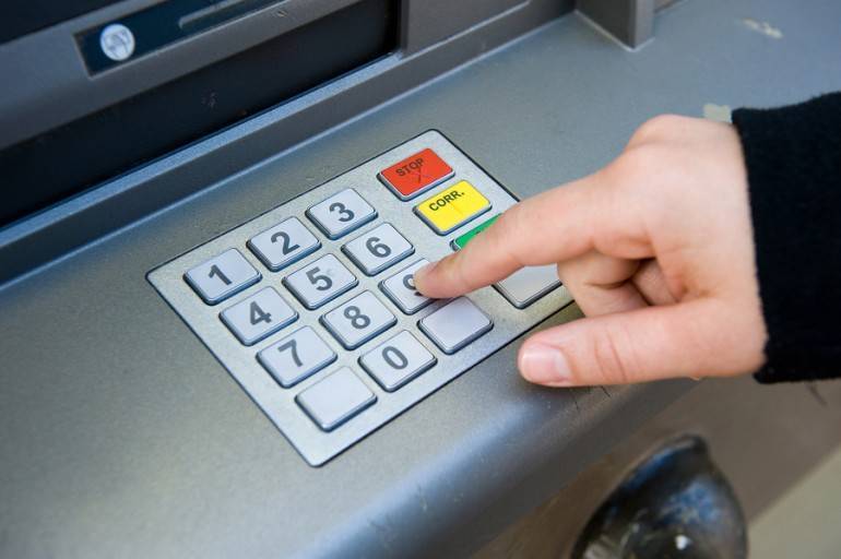 Что будет если три раза неправильно ввел пин-код банковской карты? | bankstoday